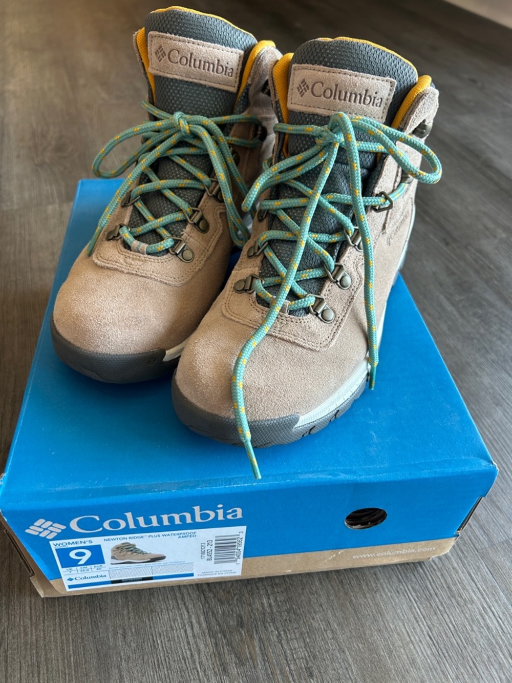 NIB Columbia Taupe Hiking Boots with Teal and Yellow Accents